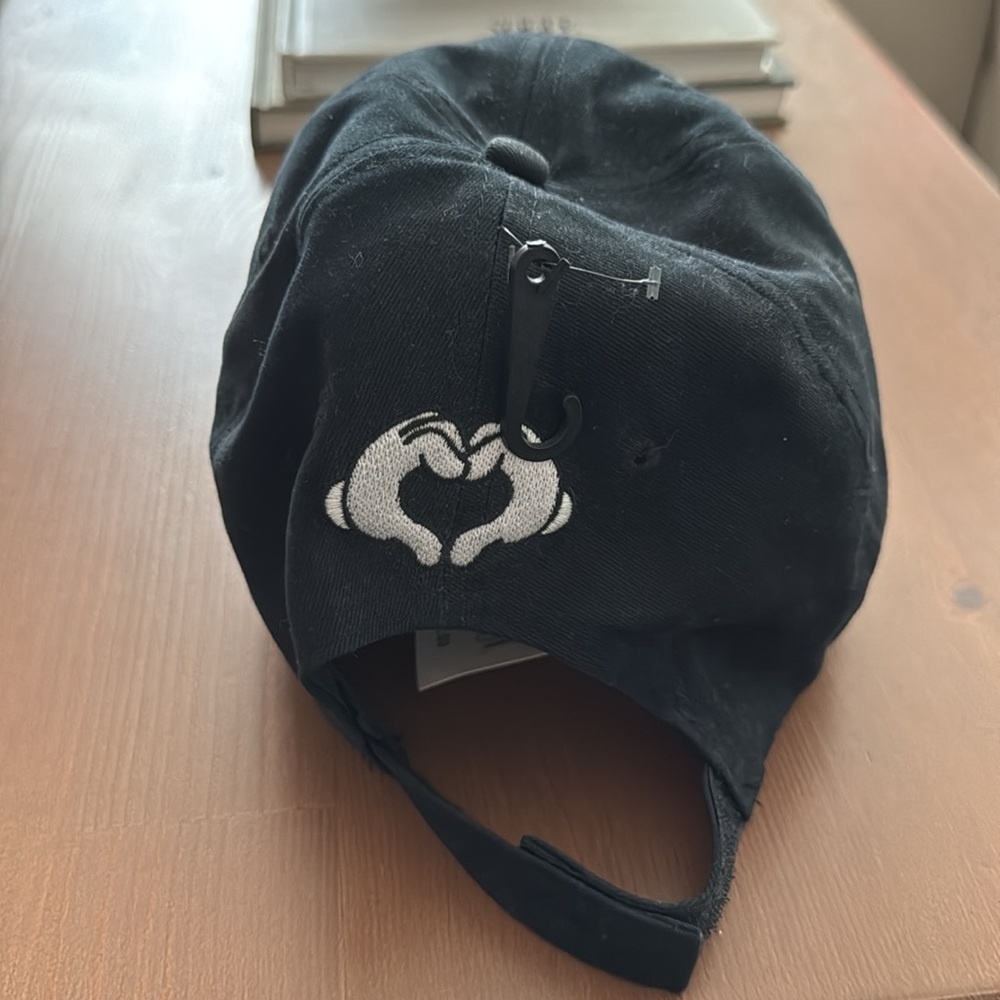 DISNEY Mickey Mouse black cap - Picture 3 of 3